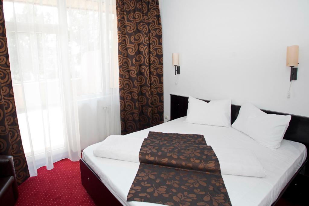 Hotel Terra Oradea Habitación foto