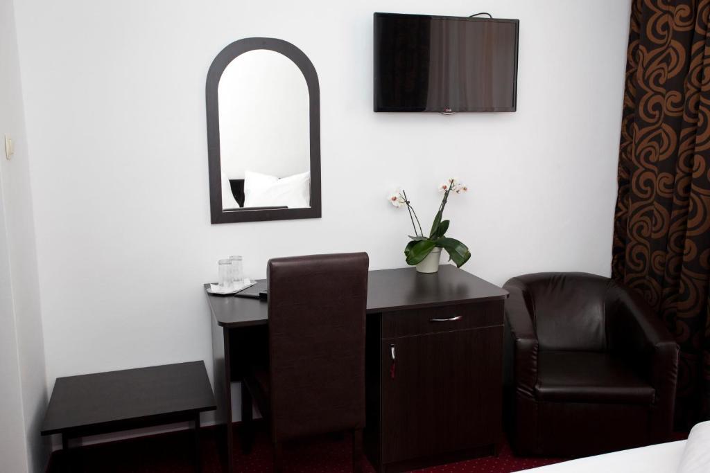 Hotel Terra Oradea Habitación foto